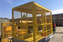 Crane cage for 10 workers